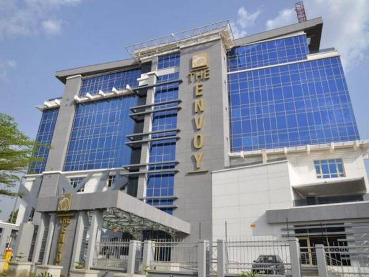 Room In Lodge - The Envoy Hotel And Suites Abuja Eksteriør billede