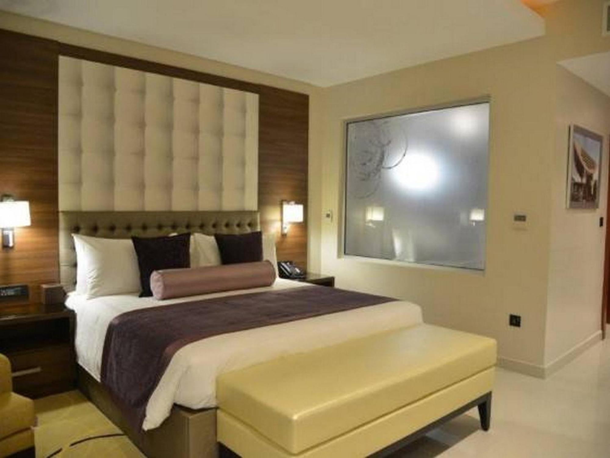 Room In Lodge - The Envoy Hotel And Suites Abuja Eksteriør billede